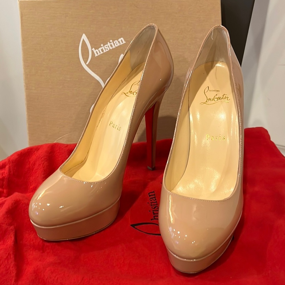 Christian Louboutin Nude Pumps